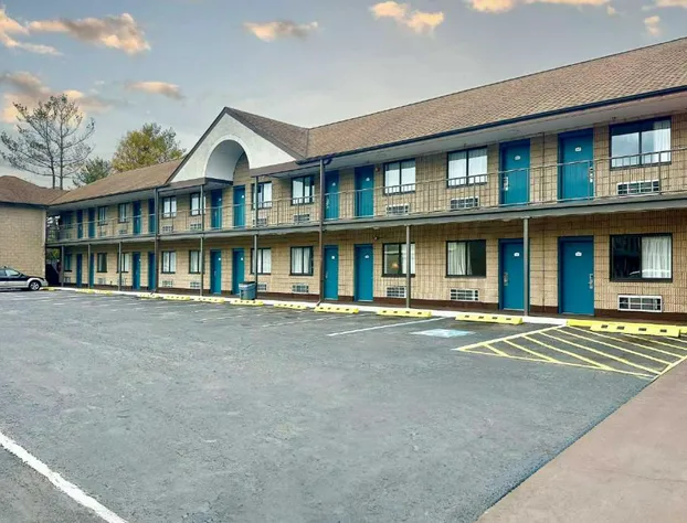 Red Carpet Inn Norwalk hotel detail image 1