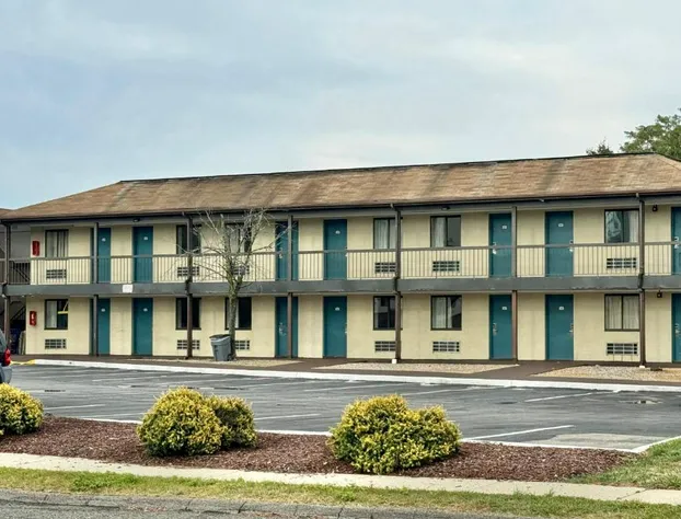 Red Carpet Inn Norwalk hotel detail image 3