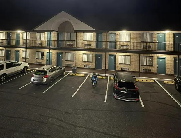 Red Carpet Inn Norwalk hotel detail image 1