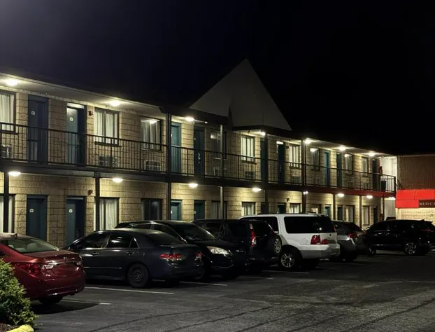 Red Carpet Inn Norwalk hotel detail image 3