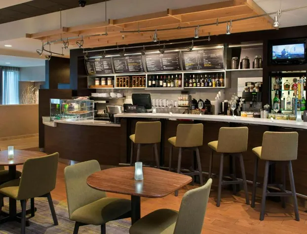 Courtyard by Marriott Norwalk hotel detail image 1