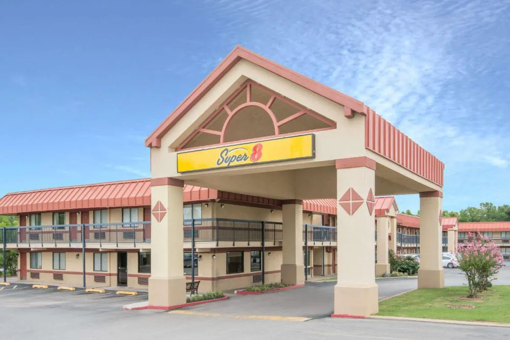 Super 8 by Wyndham Tulsa/Route 66 hotel hero