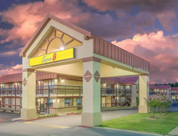 Super 8 by Wyndham Tulsa/Route 66 hotel detail image 2