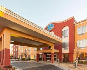 Comfort Suites Central/I-44 hotel detail image 1