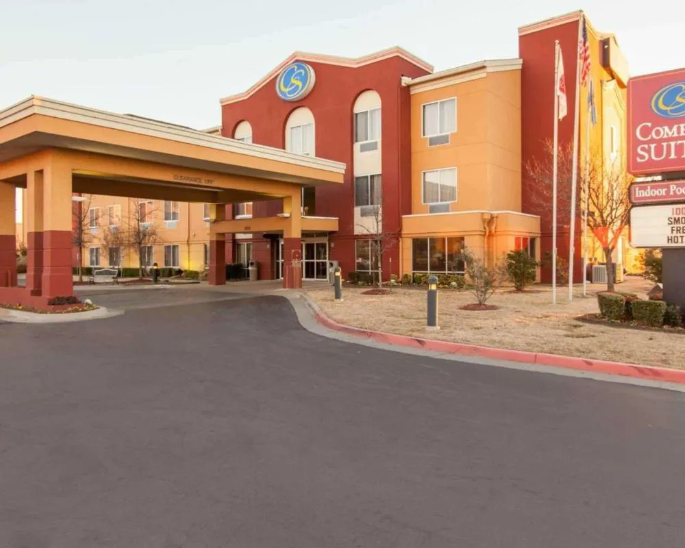 Comfort Suites Tulsa Central hotel hero