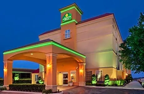 La Quinta Inn & Suites by Wyndham Tulsa Central hotel detail image 2