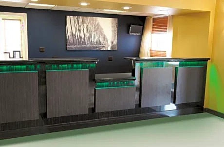 La Quinta Inn & Suites by Wyndham Tulsa Central hotel detail image 3