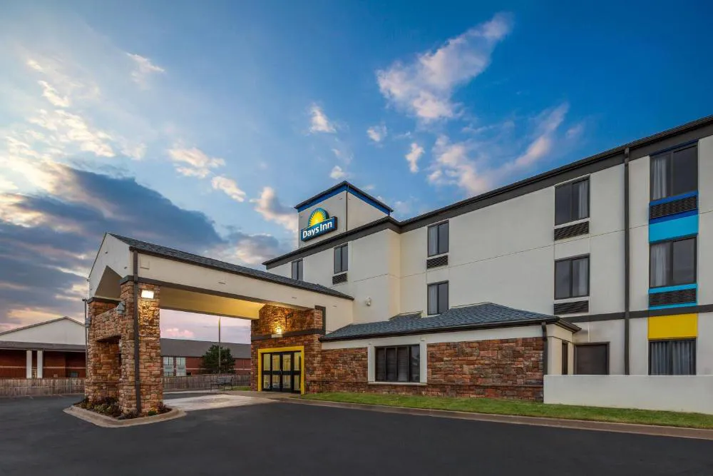 Days Inn by Wyndham Tulsa Central hotel hero