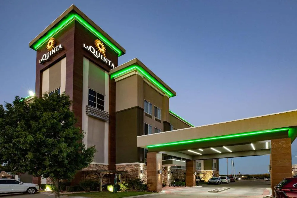 La Quinta Inn & Suites by Wyndham Tulsa - Catoosa Route 66 hotel hero