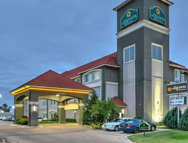 La Quinta Inn & Suites by Wyndham Tulsa Airpt / Expo Square hotel detail image 1