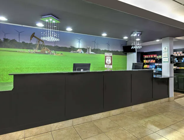 La Quinta Inn & Suites by Wyndham Tulsa Airpt / Expo Square hotel detail image 3