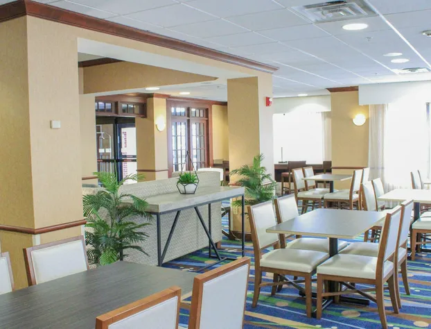 Holiday Inn Express Hotel & Suites Manchester Airport by IHG hotel detail image 3