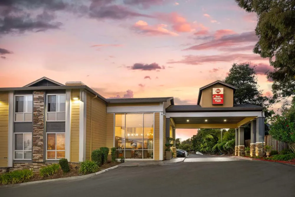 Best Western Plus Heritage Inn hotel hero