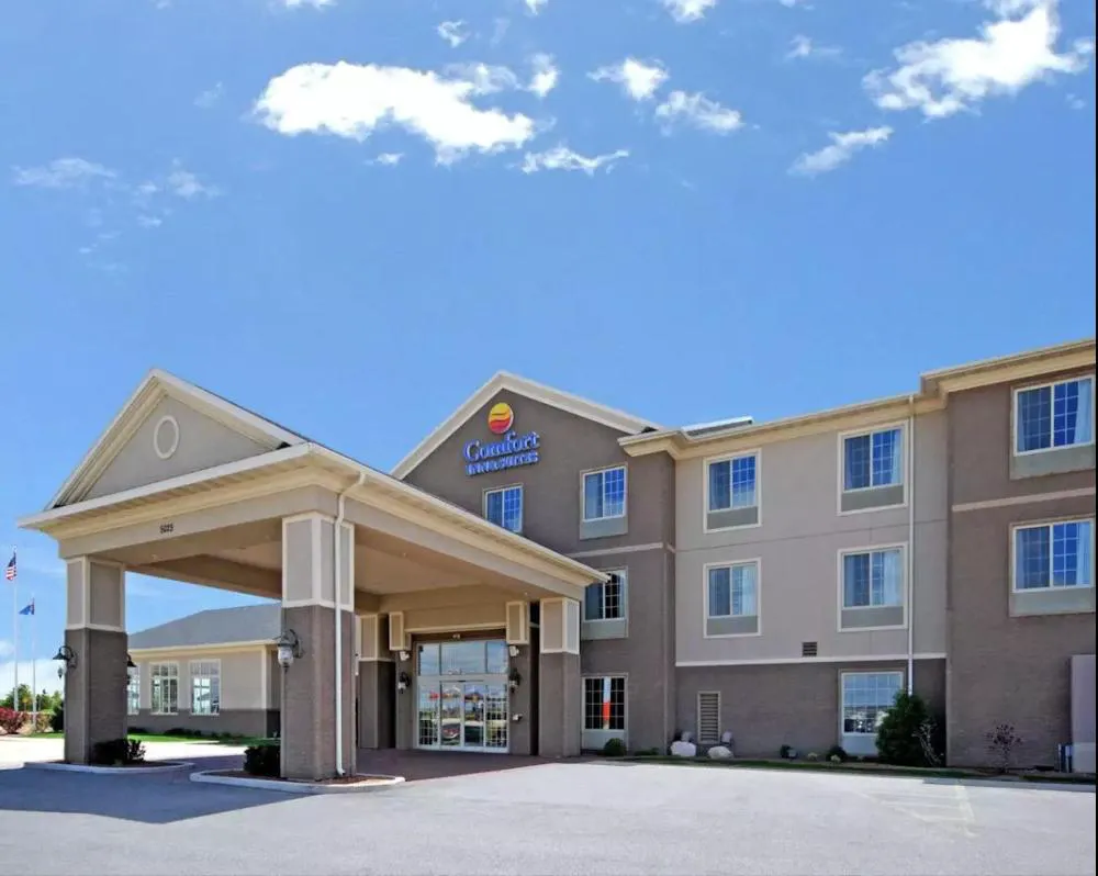 Comfort Inn & Suites Madison North hotel hero