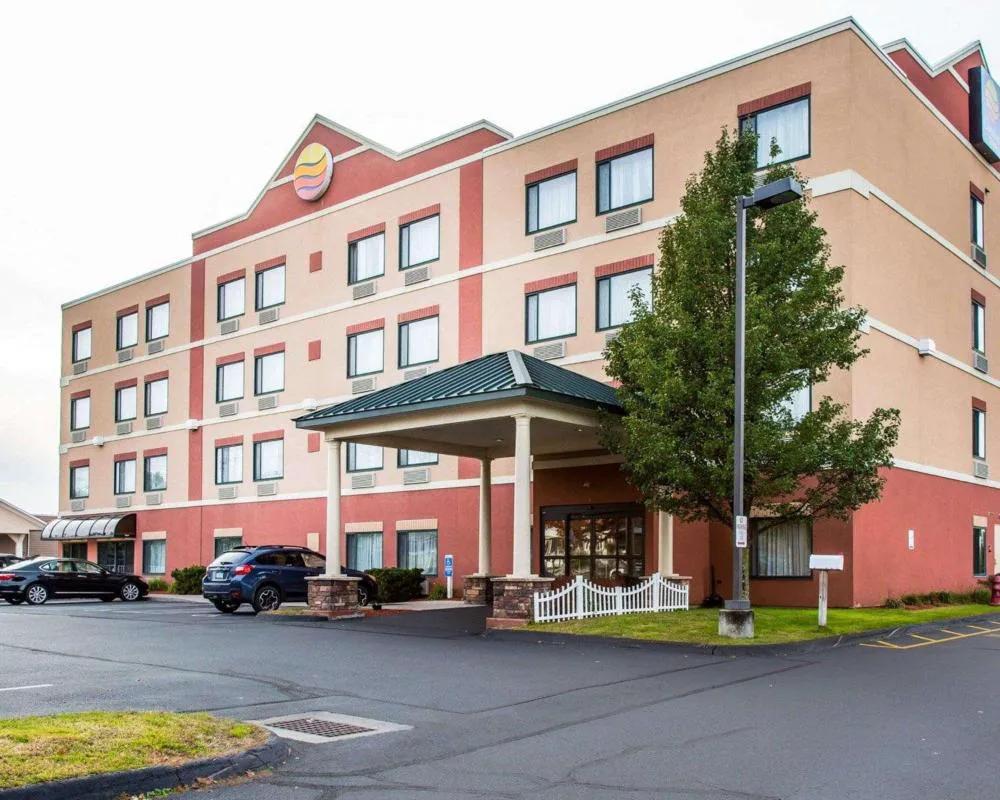 Comfort Inn East Windsor - Springfield hotel hero
