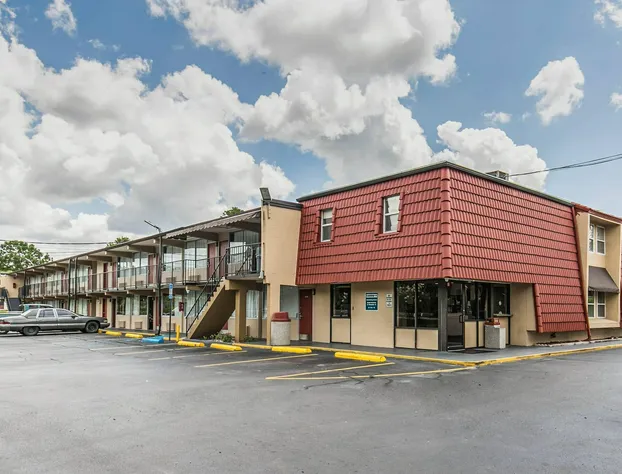 Econo Lodge Tallahassee North - University Area hotel detail image 1