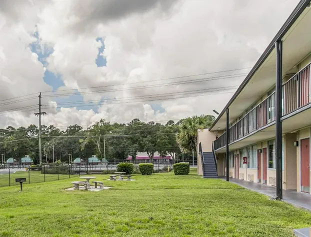 Econo Lodge Tallahassee North hotel detail image 3