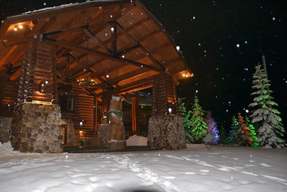 Daniels Summit Lodge hotel hero