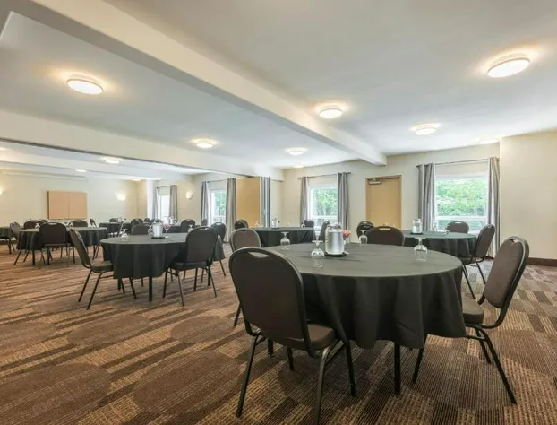 Quality Inn Airport hotel detail image 4