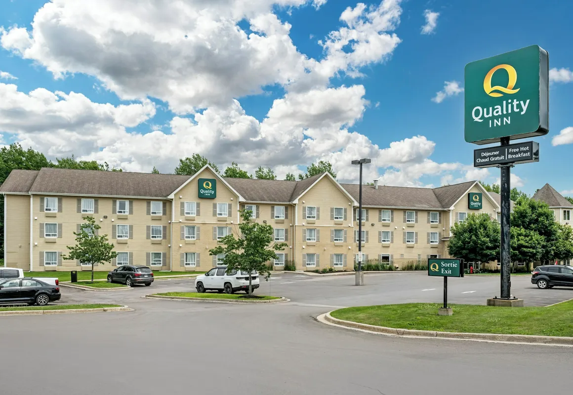 Quality Inn Airport hotel hero