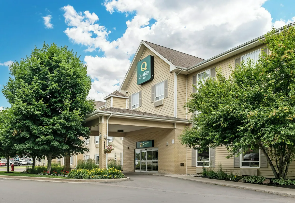 Quality Inn Airport hotel hero