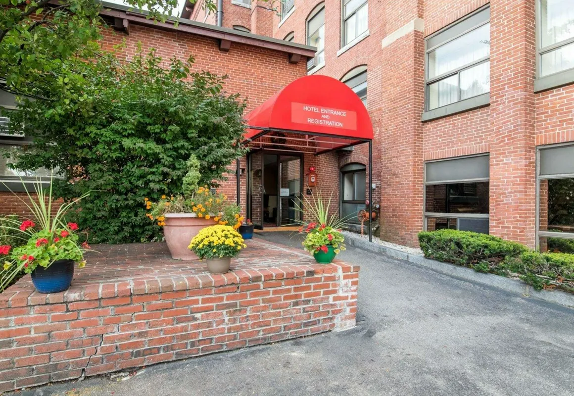 Econo Lodge Manchester hotel hero