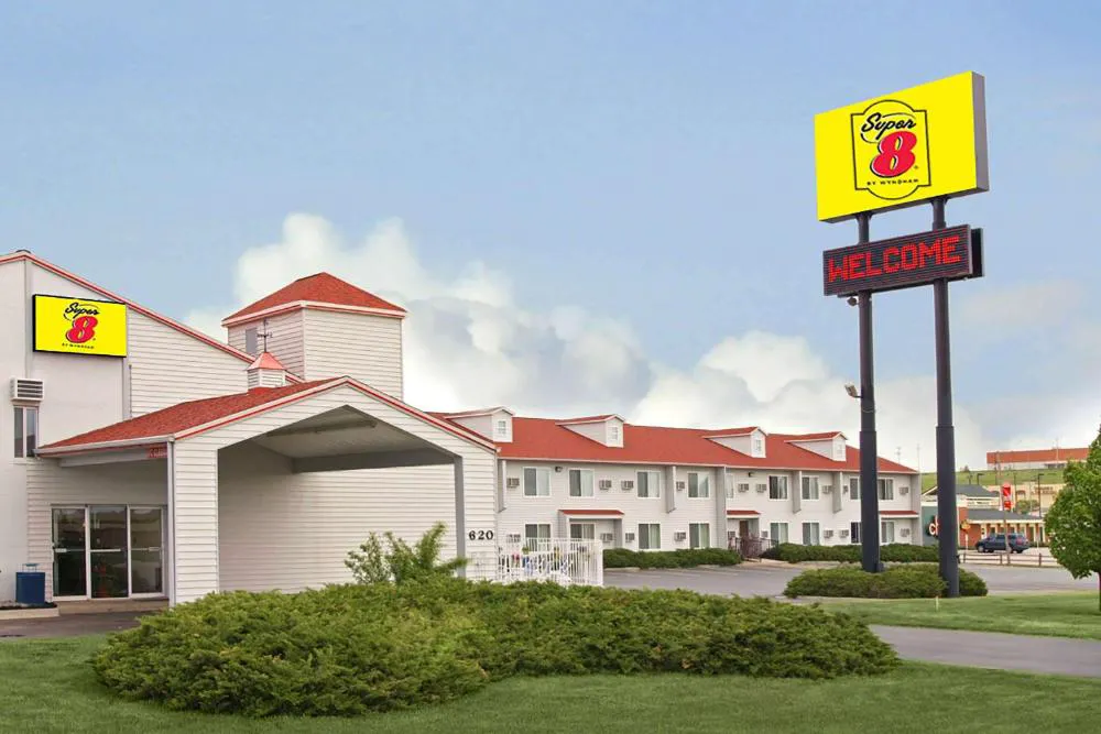 Super 8 by Wyndham Rapid City hotel hero