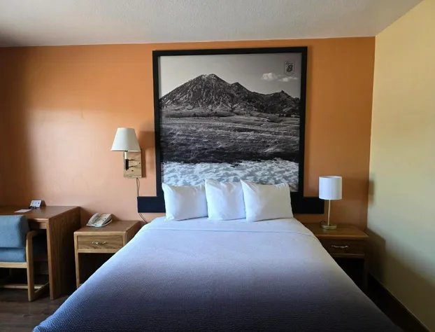 Super 8 by Wyndham Rapid City hotel detail image 4