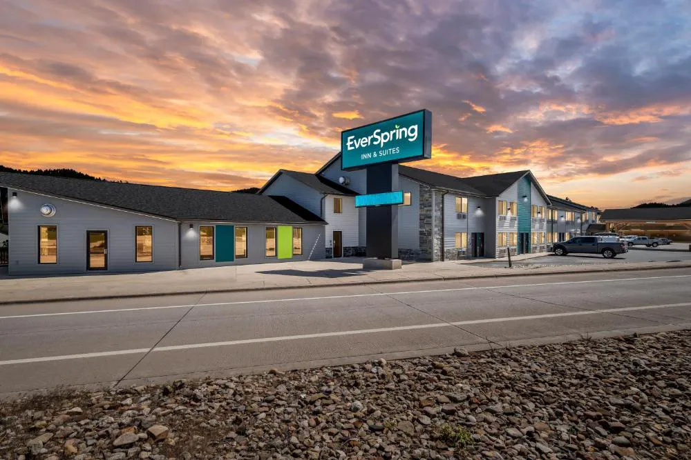 EverSpring Inn & Suites hotel hero