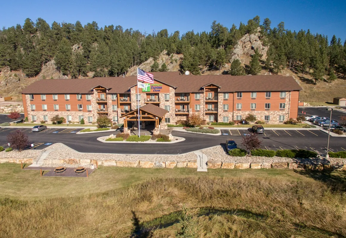 Holiday Inn Express Hotel & Suites Custer by IHG hotel hero