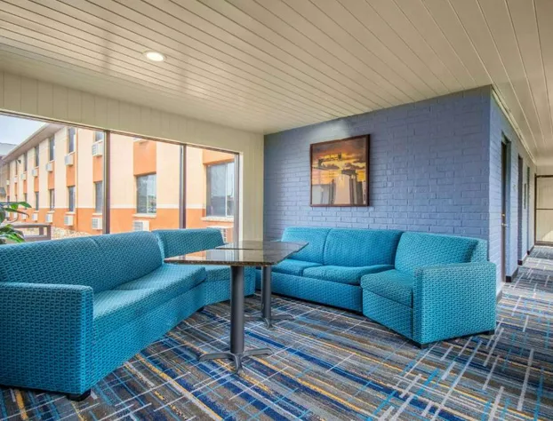 Days Inn & Suites by Wyndham Waterloo hotel detail image 4