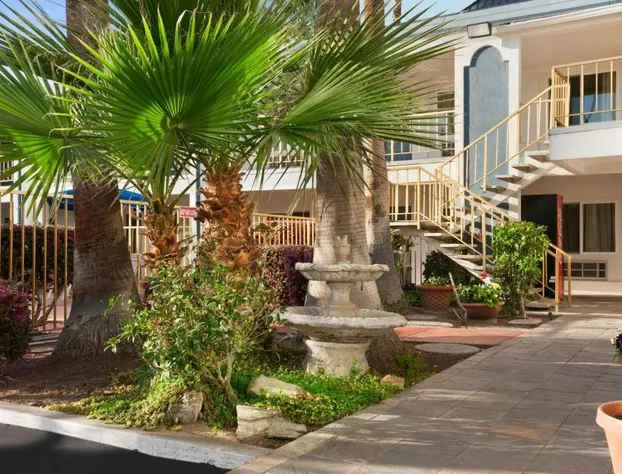 Travelodge by Wyndham Bakersfield hotel detail image 3