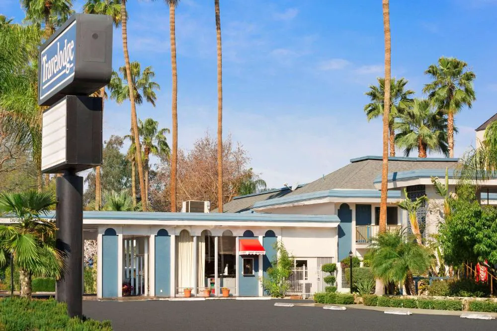 Travelodge by Wyndham Bakersfield hotel hero