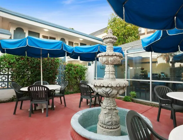 Travelodge by Wyndham Bakersfield hotel detail image 2