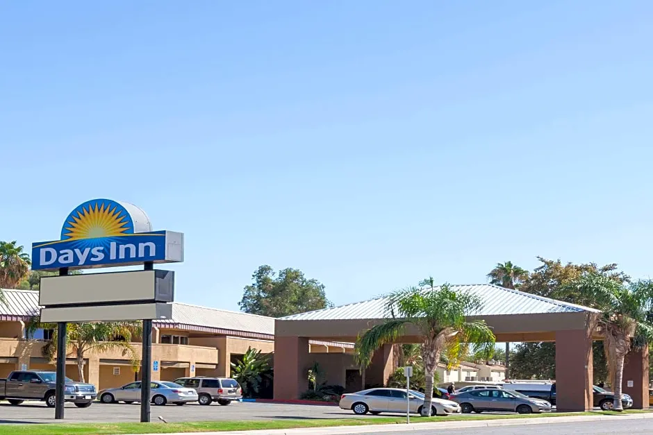 Days Inn by Wyndham Bakersfield hotel hero