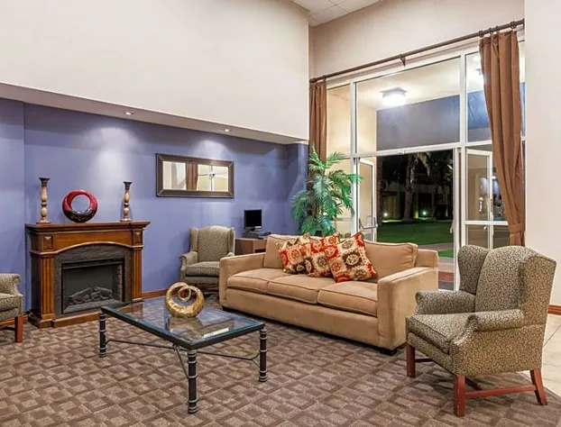 Days Inn by Wyndham Bakersfield hotel detail image 2