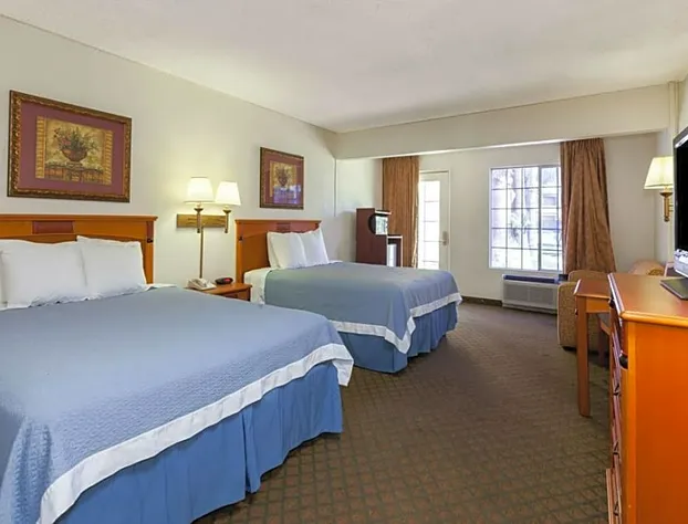 Days Inn by Wyndham Bakersfield hotel detail image 4