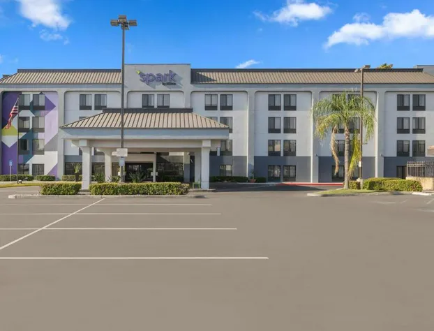 Spark by Hilton Bakersfield Central hotel detail image 1