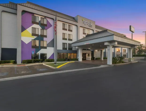 Spark by Hilton Bakersfield Central hotel detail image 1