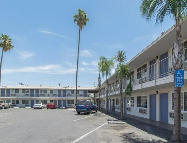 Motel 6 Bakersfield, CA - Central hotel detail image 3