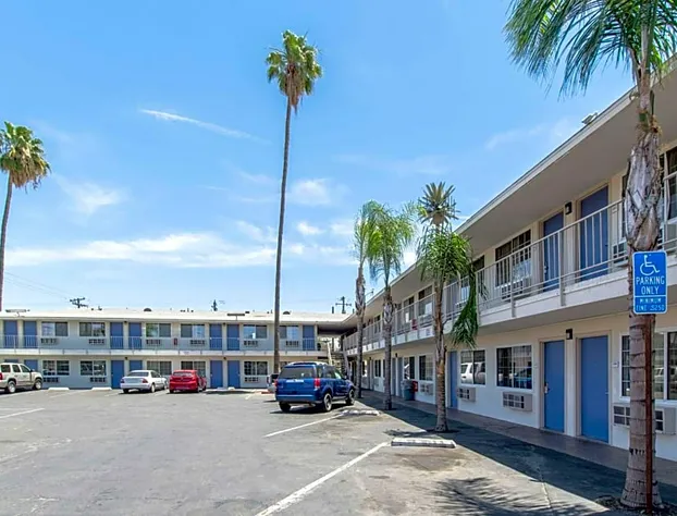 Motel 6 Bakersfield, CA - Central hotel detail image 1