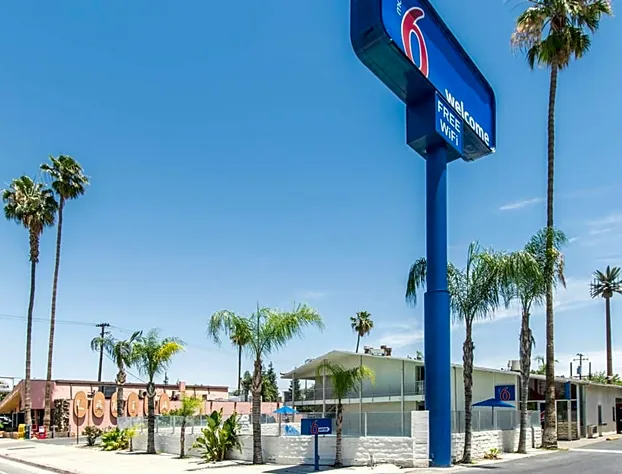 Motel 6 Bakersfield, CA - Central hotel detail image 3