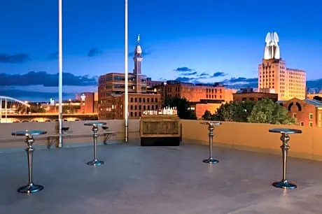 Radisson Rochester Riverside hotel detail image 2