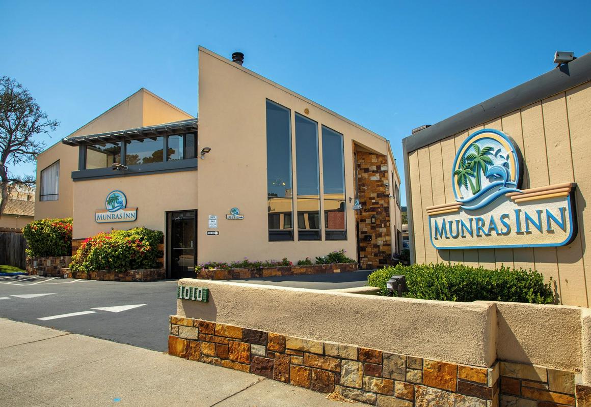 Munras Inn hotel hero