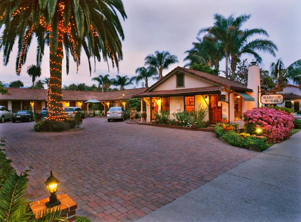 Harbor House Inn hotel hero