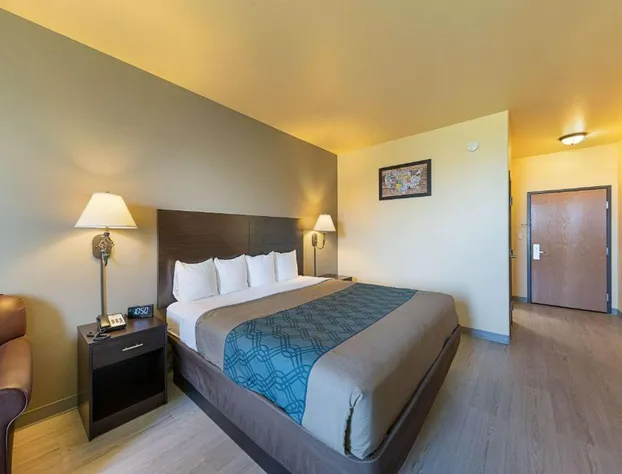 Econo Lodge Inn & Suites Bridgeport hotel detail image 3