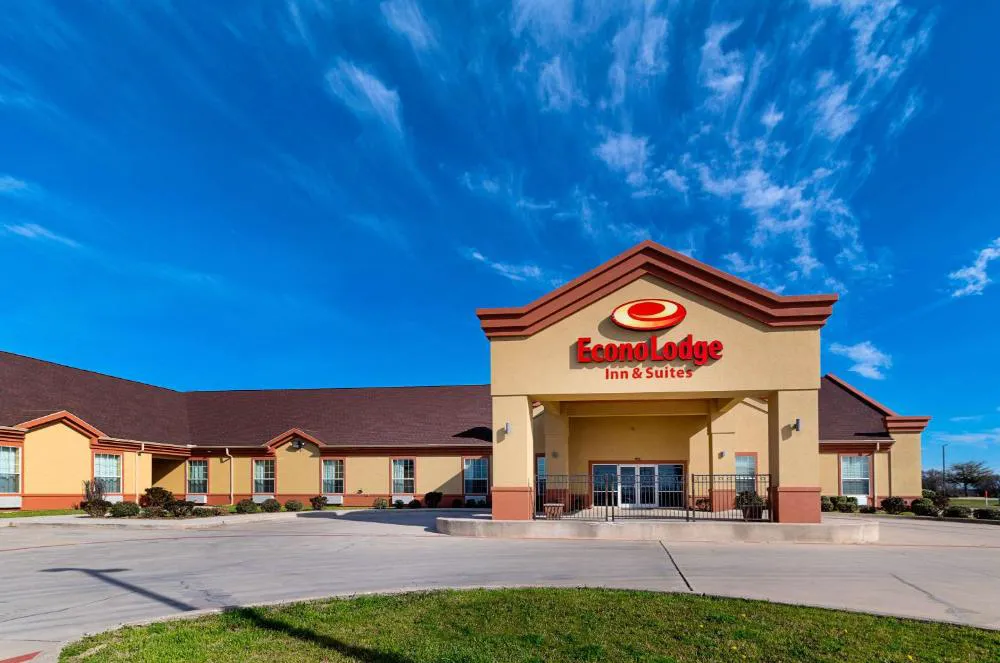 Econo Lodge Inn & Suites Bridgeport hotel hero