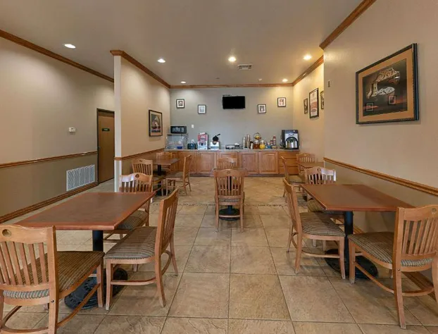 Econo Lodge Inn & Suites Bridgeport hotel detail image 3