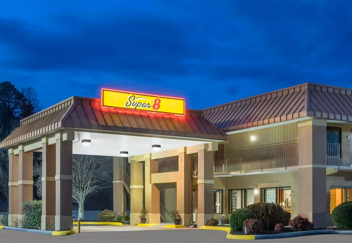 Super 8 by Wyndham Knoxville North/Powell hotel hero