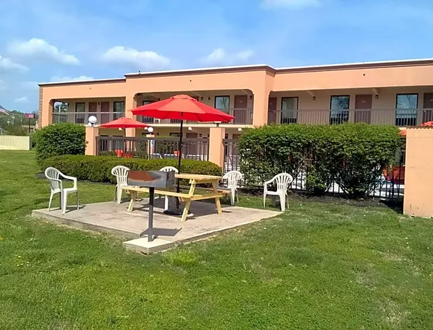 Super 8 by Wyndham Knoxville West/Farragut hotel detail image 2